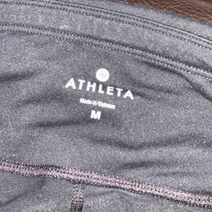 Athleta cropped tights with POCKETS! Size medium.